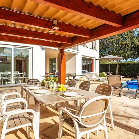 Villa Julianne By