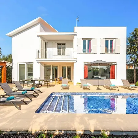 Villa Julianne By